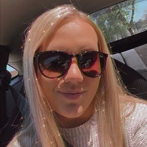 Meet your Posher, Alexis